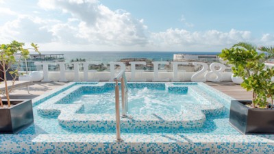 THE REEF 28 ADULTS ONLY